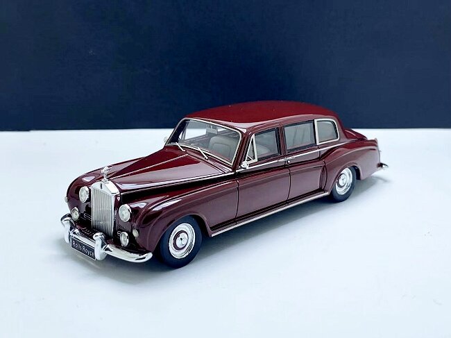 1/43 Rolls-Royce Phantom V Touring Limousine by Park Ward 1961