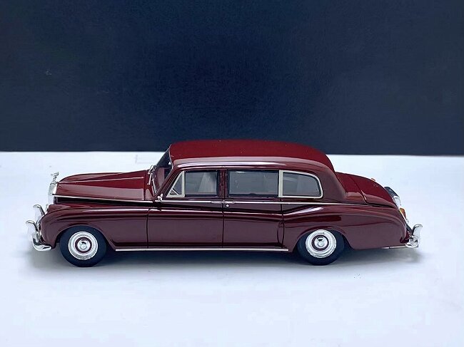 1/43 Rolls-Royce Phantom V Touring Limousine by Park Ward 1961