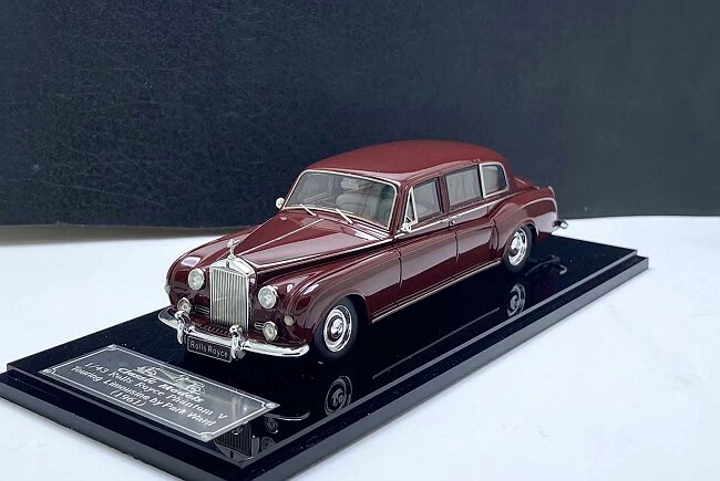 1/43 Rolls-Royce Phantom V Touring Limousine by Park Ward 1961