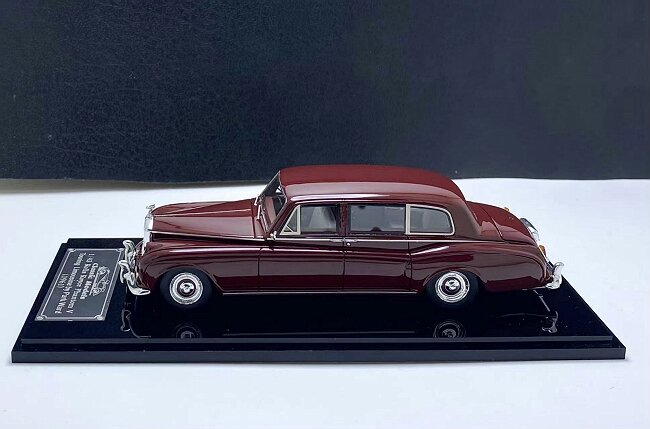 1/43 Rolls-Royce Phantom V Touring Limousine by Park Ward 1961