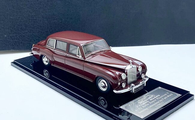 1/43 Rolls-Royce Phantom V Touring Limousine by Park Ward 1961