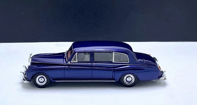 1/43 Rolls-Royce Phantom V Touring Limousine by Park Ward 1961