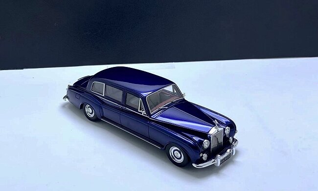 1/43 Rolls-Royce Phantom V Touring Limousine by Park Ward 1961