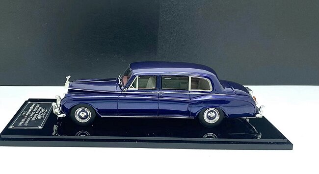 1/43 Rolls-Royce Phantom V Touring Limousine by Park Ward 1961