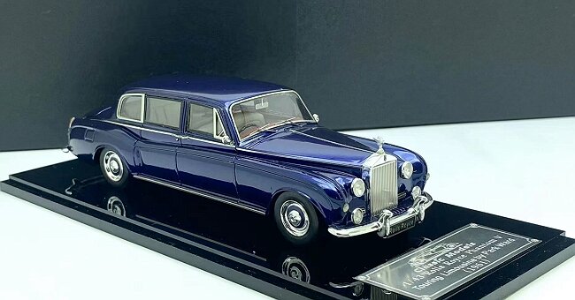 1/43 Rolls-Royce Phantom V Touring Limousine by Park Ward 1961