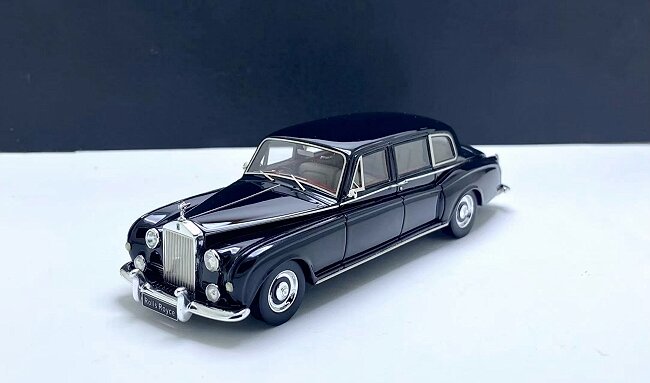 1/43 Rolls-Royce Phantom V Touring Limousine by Park Ward 1961 - Click Image to Close