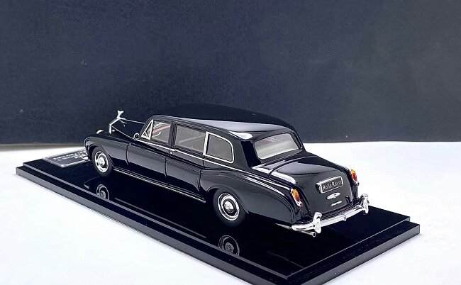 1/43 Rolls-Royce Phantom V Touring Limousine by Park Ward 1961