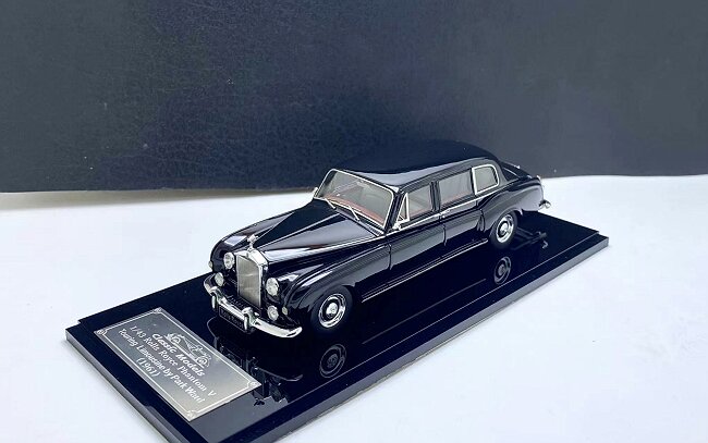 1/43 Rolls-Royce Phantom V Touring Limousine by Park Ward 1961