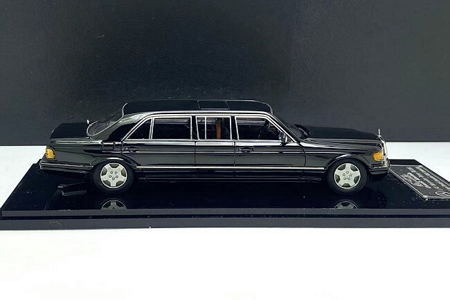 1/43 Mercedes-Benz W126 series AMG 560SEL Limousine 1990