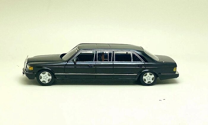 1/43 Mercedes-Benz W126 series AMG 560SEL Limousine 1990