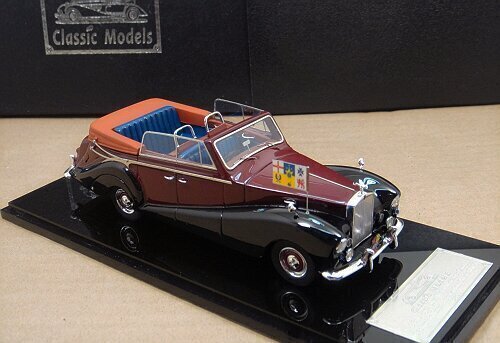 1/43 Rolls-Royce Silver Wraith All - Weather Cabriolet ，Red /Bla